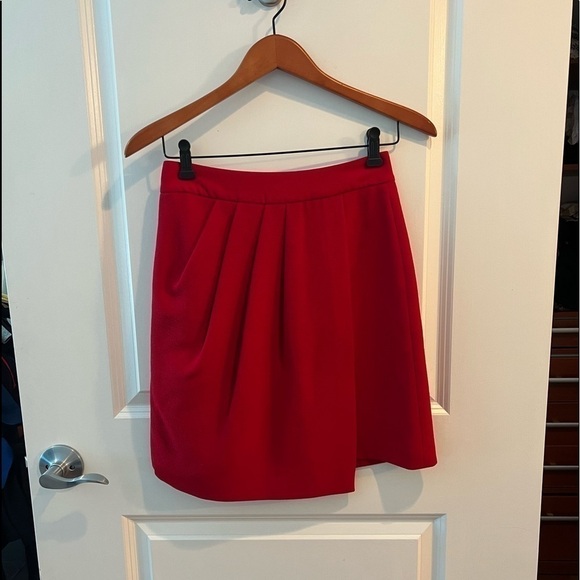 Club Monaco red mini skirt with front pleats - Picture 1 of 13